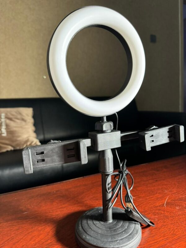 Live Desktop Ring Light Phone Holder: Illuminate Your Content Creation.